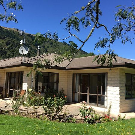 Baton Country Escape Vila Thorpe Exterior foto